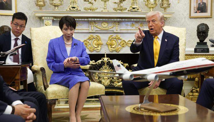 Санае Такайчи Тръмп - Тръмп шокира японската премиерка с виц за „Пърл Харбър“!