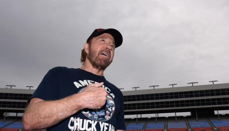 Чък Норис - БЕЗСМЪРТНИЯТ В МРЕЖАТА: ЧЪК НОРИС, който победи интернет! (СНИМКИ)