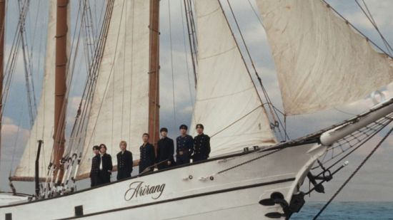 Световните суперзвезди BTS представиха новия си сингъл „SWIM“