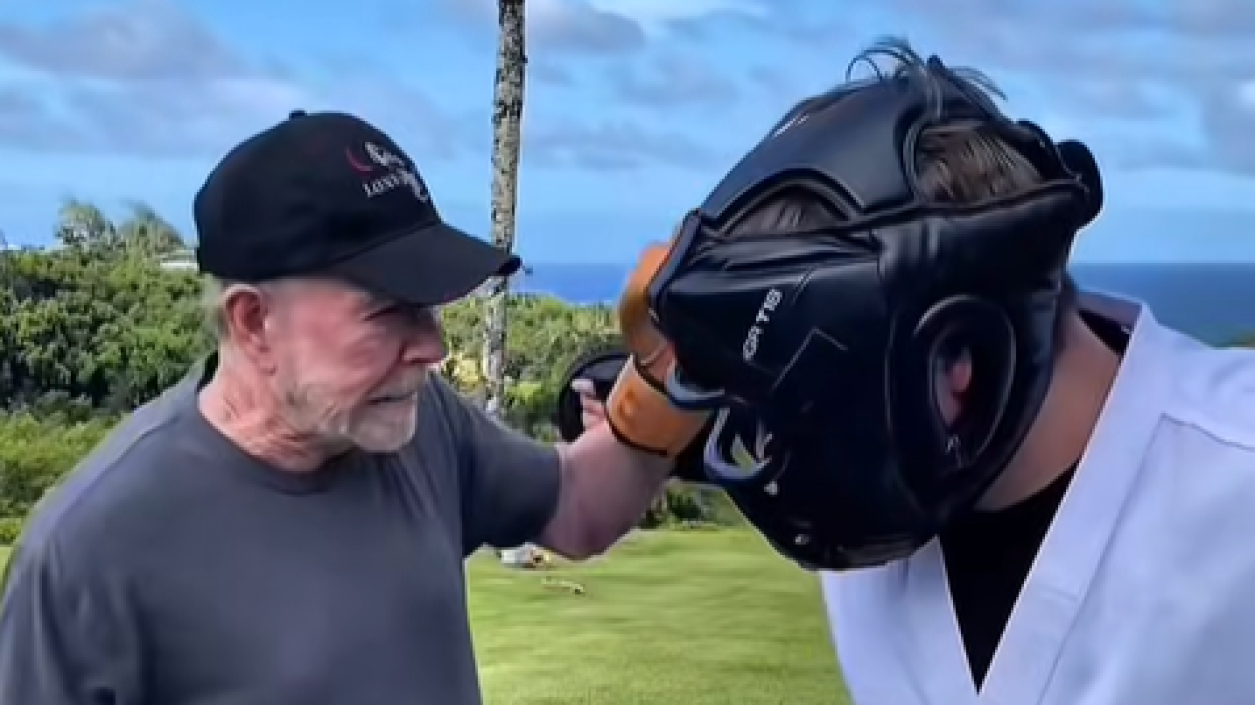 Почина Чък Норис: Краят на една ера за екшън киното