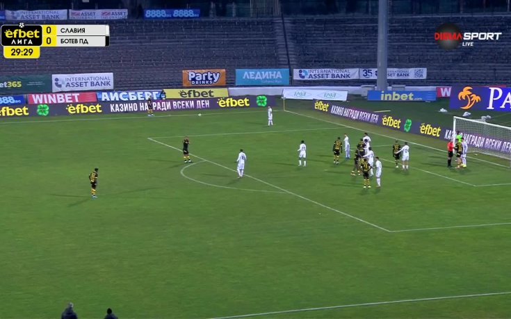 Красивите моменти в efbet Лига! Вижте разговора на Неделев с малък подавач на топки (ВИДЕО)