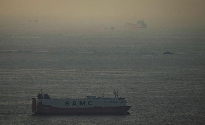 Иран въвежда такси за Ормузкия проток, забранява американски и израелски кораби