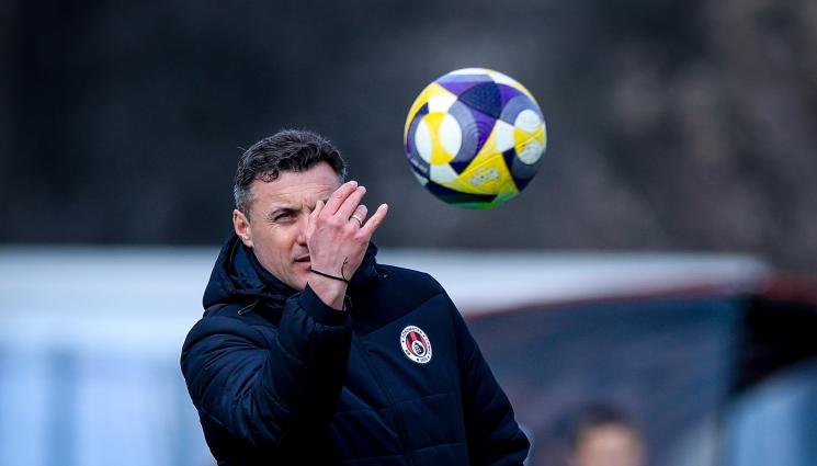 Станислав Генчев - Генчев бесен на съдиите: Срещу 14-16 човека е трудно