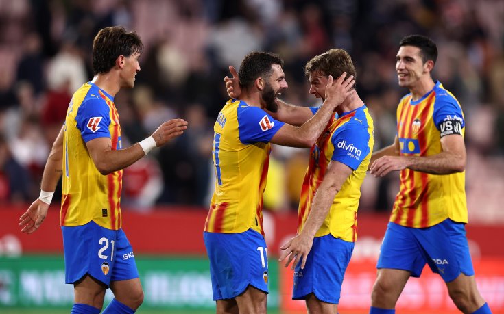 Валенсия удари Севиля в Ла Лига