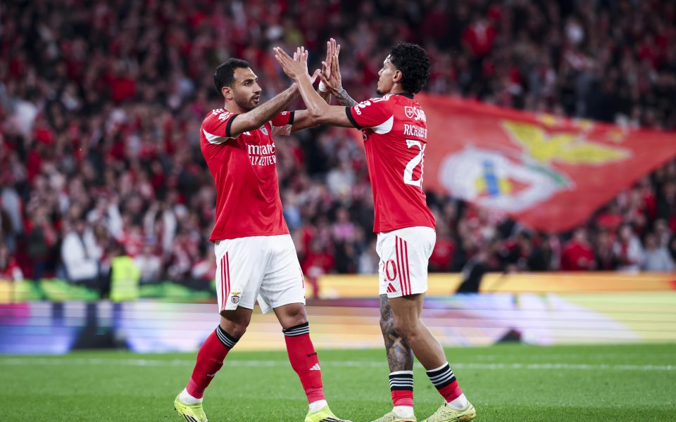 Бенфика на Жозе Моуриньо завърза битката за титлата в Португалия с драматична победа над Спортинг