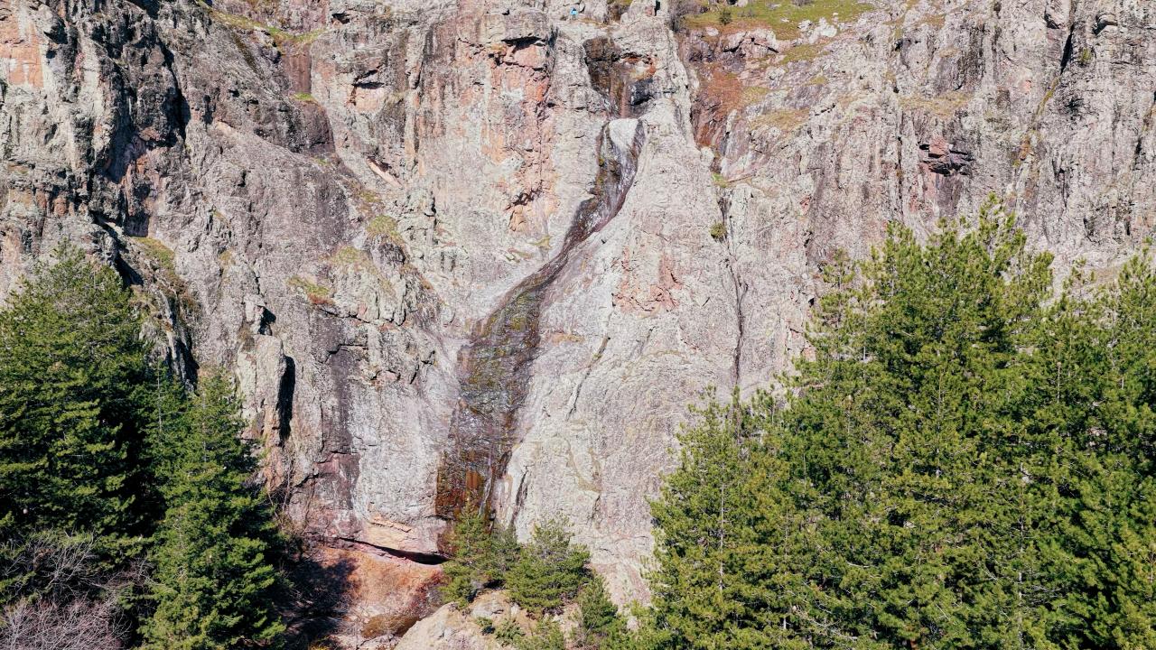 Водопадът на село Безводно