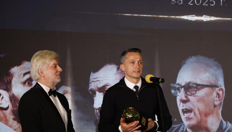 Футбол - Станимир Стоилов остана без конкуренция при треньорите