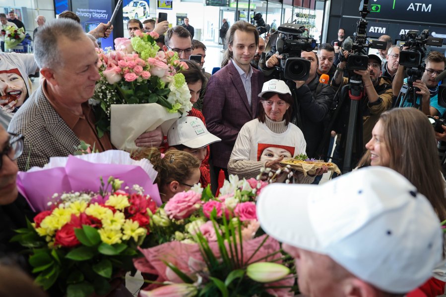 Лора Христова се завърва в България след Зимните олимпийски игри1