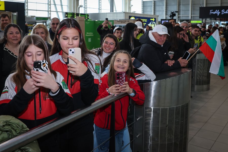Лора Христова се завърва в България след Зимните олимпийски игри1