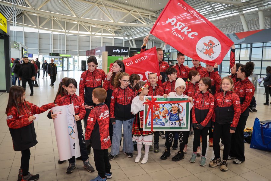 Лора Христова се завърва в България след Зимните олимпийски игри1