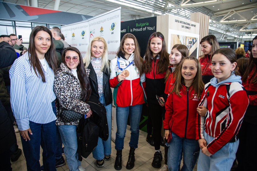 Лора Христова се завърна в България1