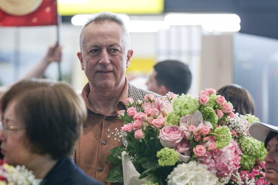 Лора Христова се завърна в България1