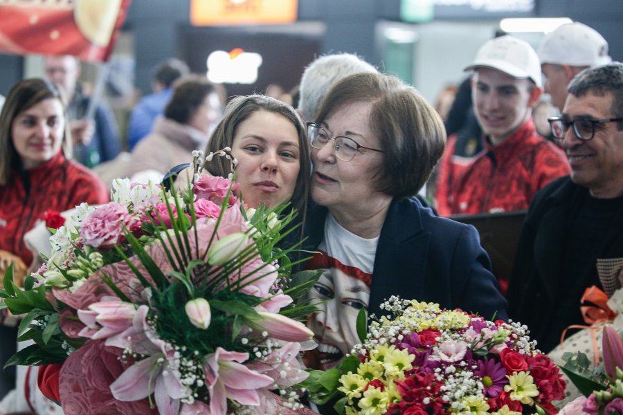 Лора Христова се завърна в България1