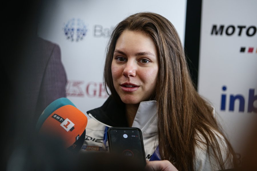 Лора Христова се завърна в България1