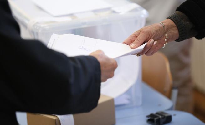 Избори зад граница: По-малко секции в Турция; в Гърция и Сърбия броят им е увеличен