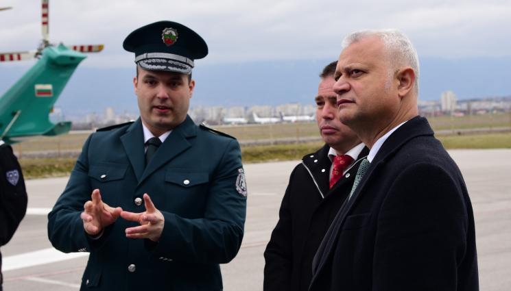 емил дечев - Емил Дечев: В България няма мигрантска вълна заради войната в Близкия изток