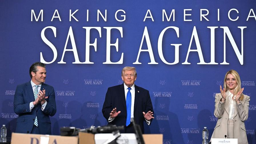 Пийт Хегсет, Доналд Тръмп и Пам Бонди