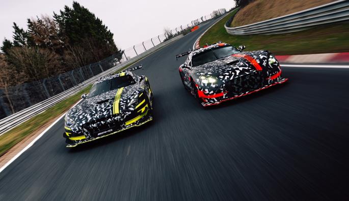  Уличната версия е тази в червено