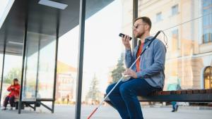 незрящ човек