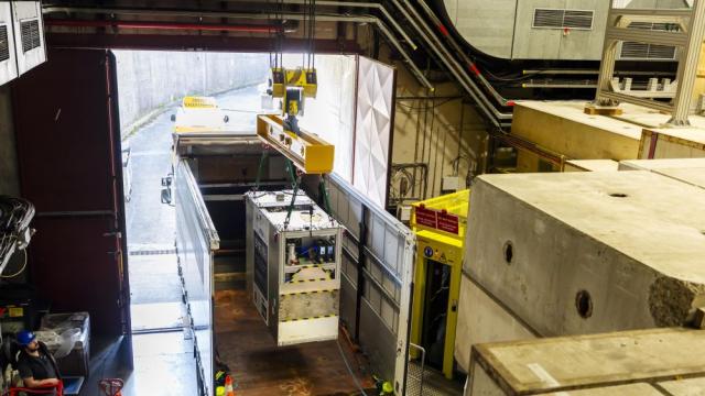 За пръв път: ЦЕРН ще проведе тест за транспортиране на антиматерия