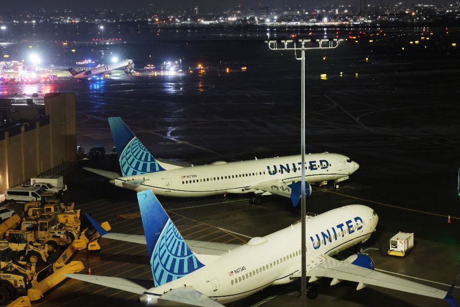 <p>Инцидент със самолет на летище "ЛаГуардия" в Ню Йорк.</p>