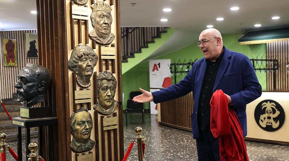 Театърът, който помни: нови маски на три легенди в Сатирата (СНИМКИ)