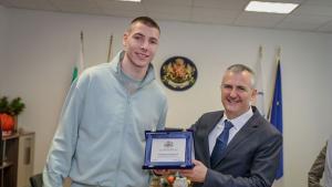 Министърът на спорта награди лекоатлетите Божидар Саръбоюков и Александра Начева