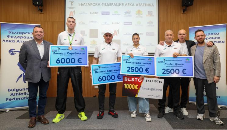 Георги Павлов - Президентът на БФЛА Георги Павлов награди с финансови бонуси най-добре представилите се атлети на Световното в Торун и техните треньори