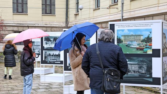 Разходка във времето: Изложба показва емблематични места във Варна в миналото и днес