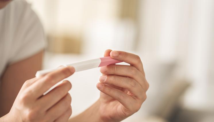 тест за бременност - 92 малолетни са абортирали през 2025-та. Общата бройка е в пъти повече...