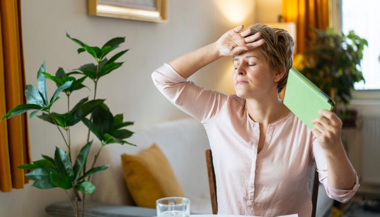 менопауза - Разсейваме митовете: Трябват ли им на жените хормони в менопаузата?