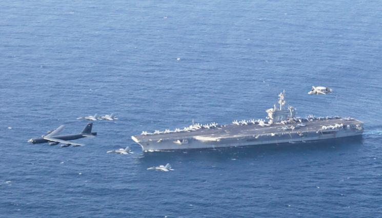 Американският самолетоносач Ейбрахам Линкълн - ИРАН АТАКУВА: Ракети удариха американския самолетоносач „Ейбрахам Линкълн“!