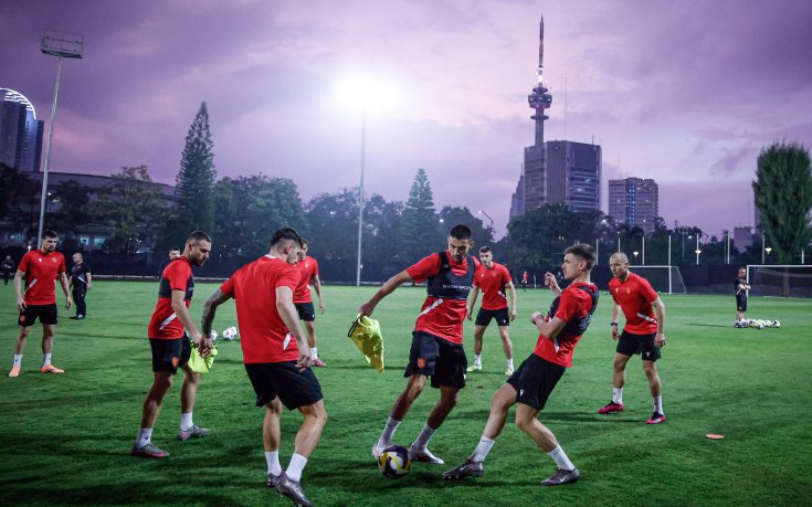 Националният отбор тренира с всички налични футболисти преди Соломоновите острови