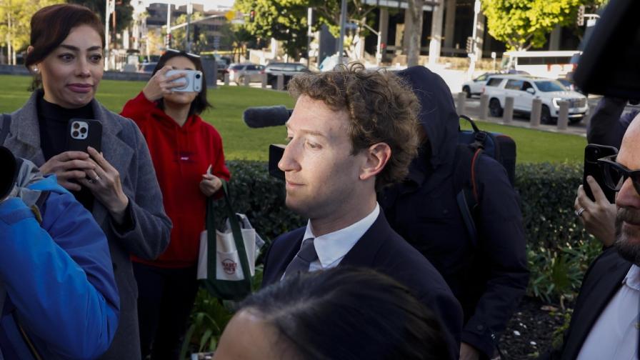 Прецедент, момиче осъди най-големите социални медии