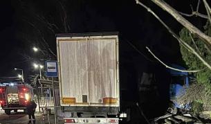 Шофьор на тир с близо два промила помете ограда в Каспичан