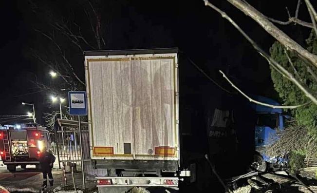 Шофьор на тир с близо два промила помете ограда в Каспичан