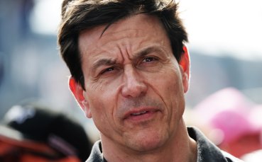 Шефът на Мерцедес не потвърди, но и не отхвърли слуховете за Верстапен