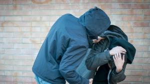 Насилие младежи