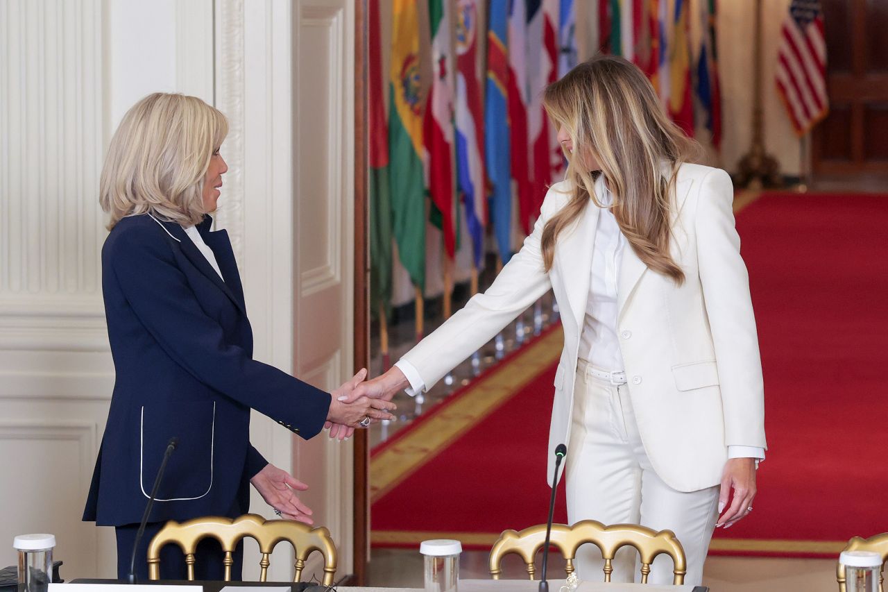 <p>Мелания Тръмп и хуманоидният робот Figure 03 демонстрират бъдещето на образованието, в което изкуственият интелект се превръща в персонален ментор по изкуство и наука.</p>