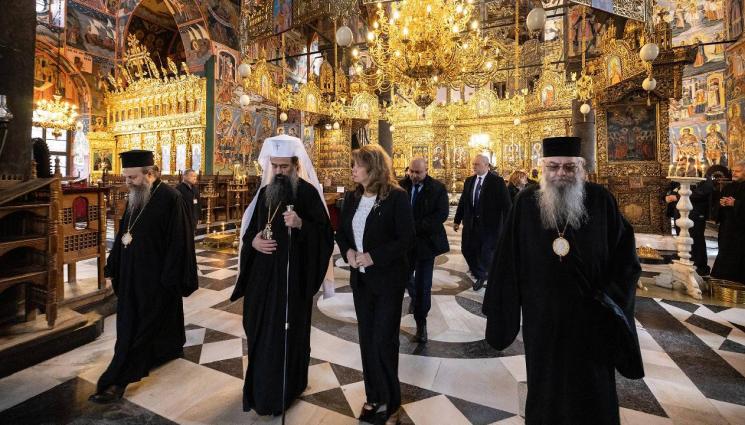 йотова - КИРИЛИЦАТА В ДИГИТАЛНИЯ ВЕК: Йотова и Патриарх Даниил с план за спасяване на езика ни от ИИ