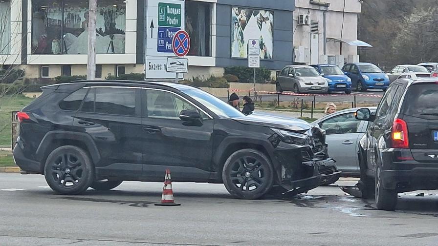 Тежка катастрофа в София, жена е в болница