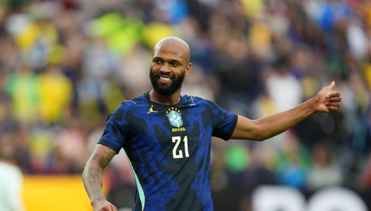 Игор Тиаго - Игор Тиаго дебютира за Бразилия