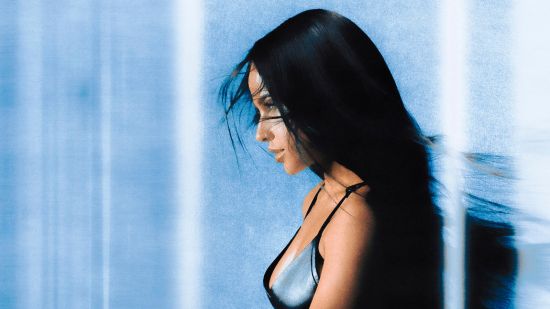 Becky G представя новия динамичен трак „Marathon“