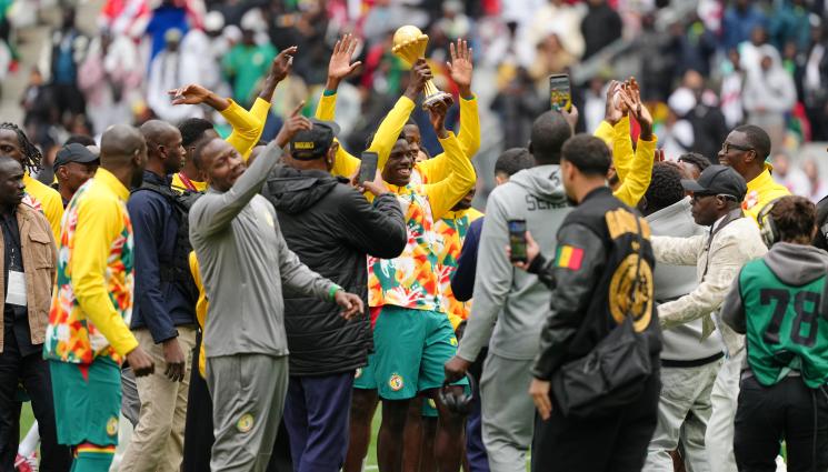 Сенегал - Сенегал показа демонстративно трофея от Купата на африканските нации