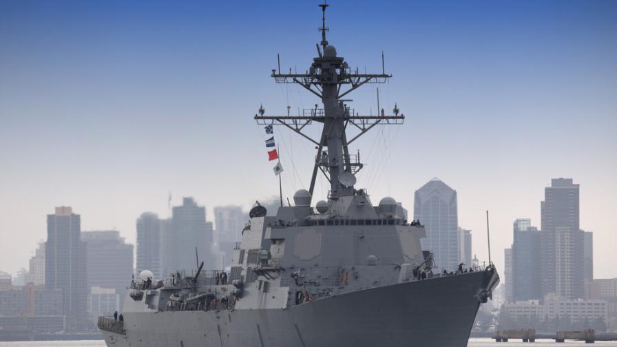 Американският военен кораб USS Tripoli пристигна в Близкия изток