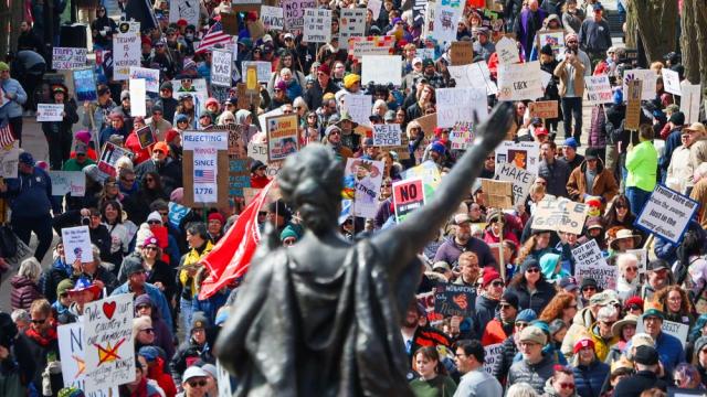 Америка на крак: 8 милиона души на протест срещу Тръмп (ГАЛЕРИЯ)