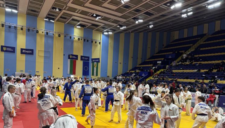 Джудо - Състезатели от цяла България стартираха в Държавното по джудо за младежи и девойки в Пазарджик