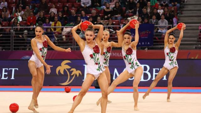 Грация, стил и изящество: Ансамбълът на България по художествена гимнастика (ГАЛЕРИЯ)