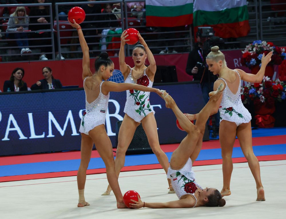 Ансамбълът на България по художествена гимнастика