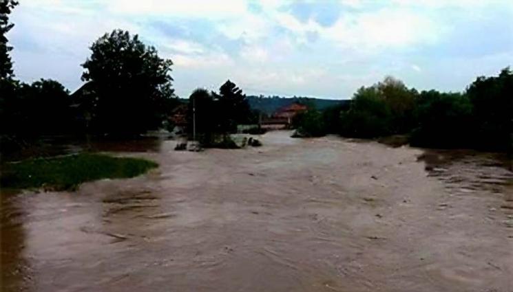 река Черни Лом - Преля река Черни Лом в село Априлово (СНИМКИ)